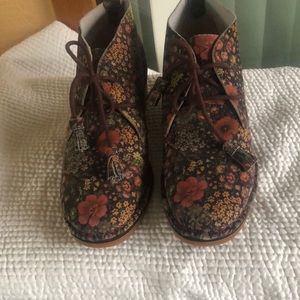 Really sweet Hush Puppy ankle booties. Never been worn, size 9 medium.